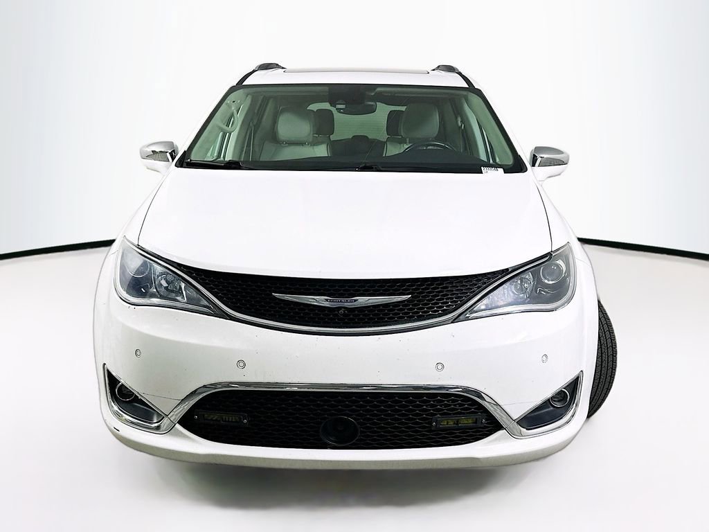 Used 2017 Chrysler Pacifica Limited w/ UConnect Theater Package FWD image 5