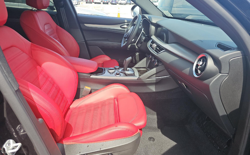 Used 2025 Alfa Romeo Stelvio Sprint w/ Veloce Package AWD/4WD image 6