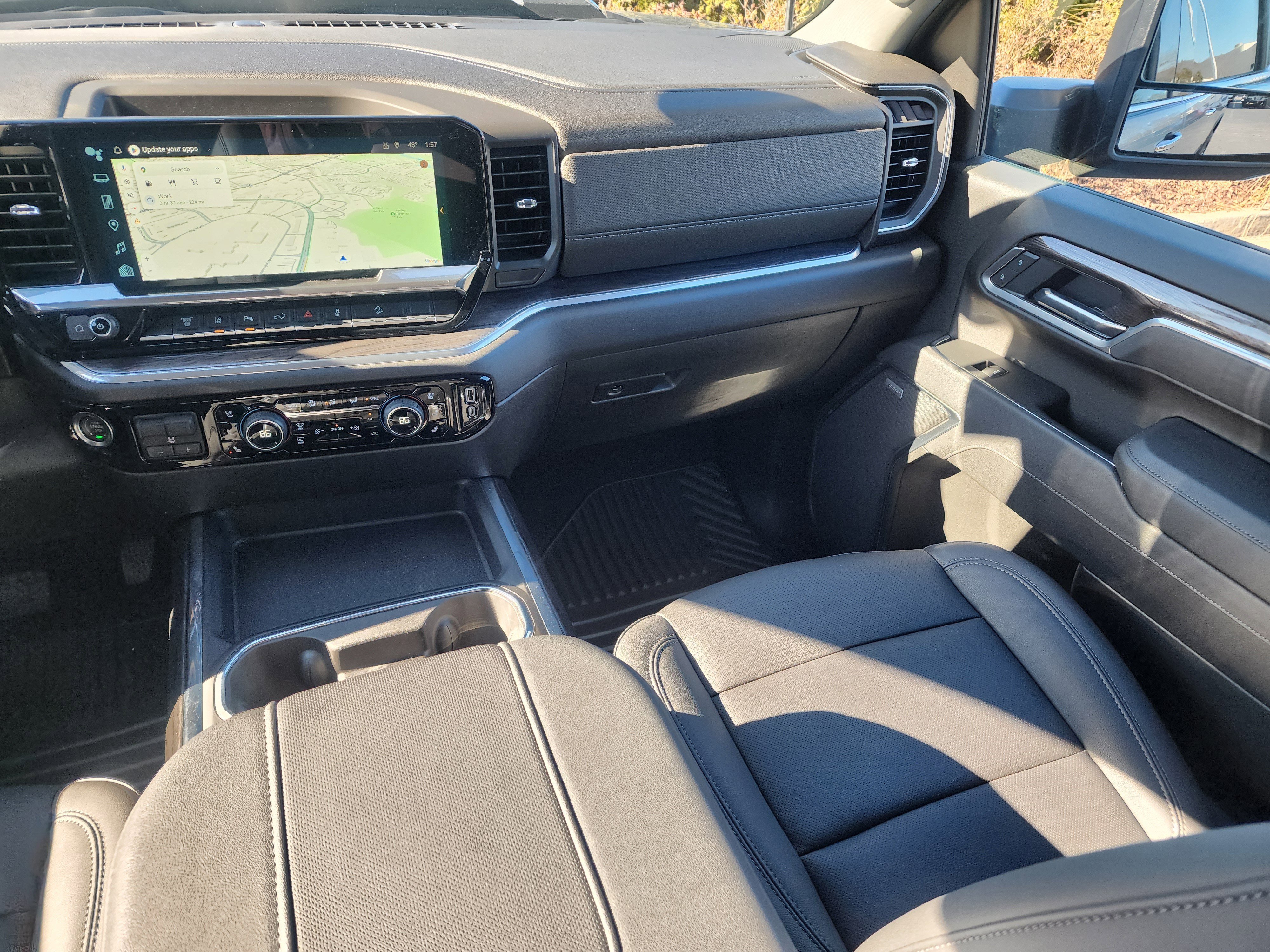 Used 2025 Chevrolet Silverado 2500 LTZ w/ LTZ Convenience Package image 12