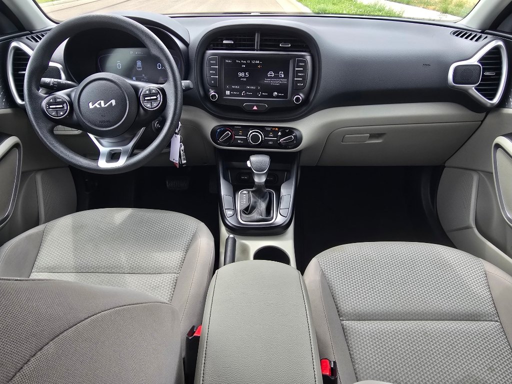 Used 2025 Kia Soul LX w/ LX Technology Package FWD image 27