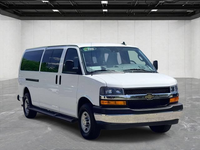 Used 2025 Chevrolet Express 3500 LT w/ LT Preferred Equipment Group RWD image 3