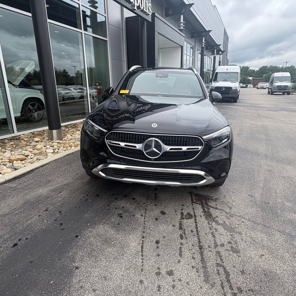 Used 2023 Mercedes-Benz GLC 300 4MATIC image 3