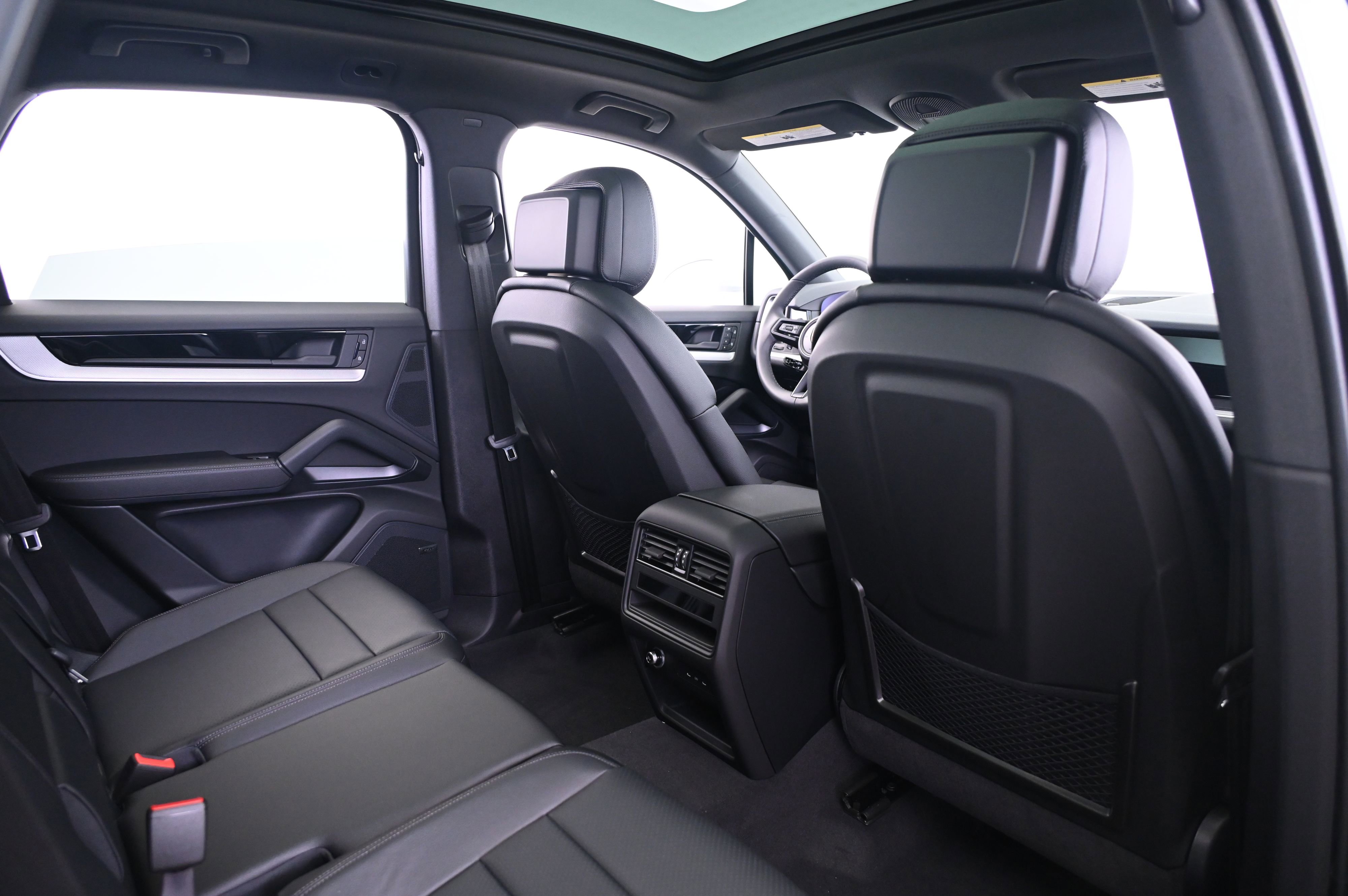 Certified 2025 Porsche Cayenne image 22