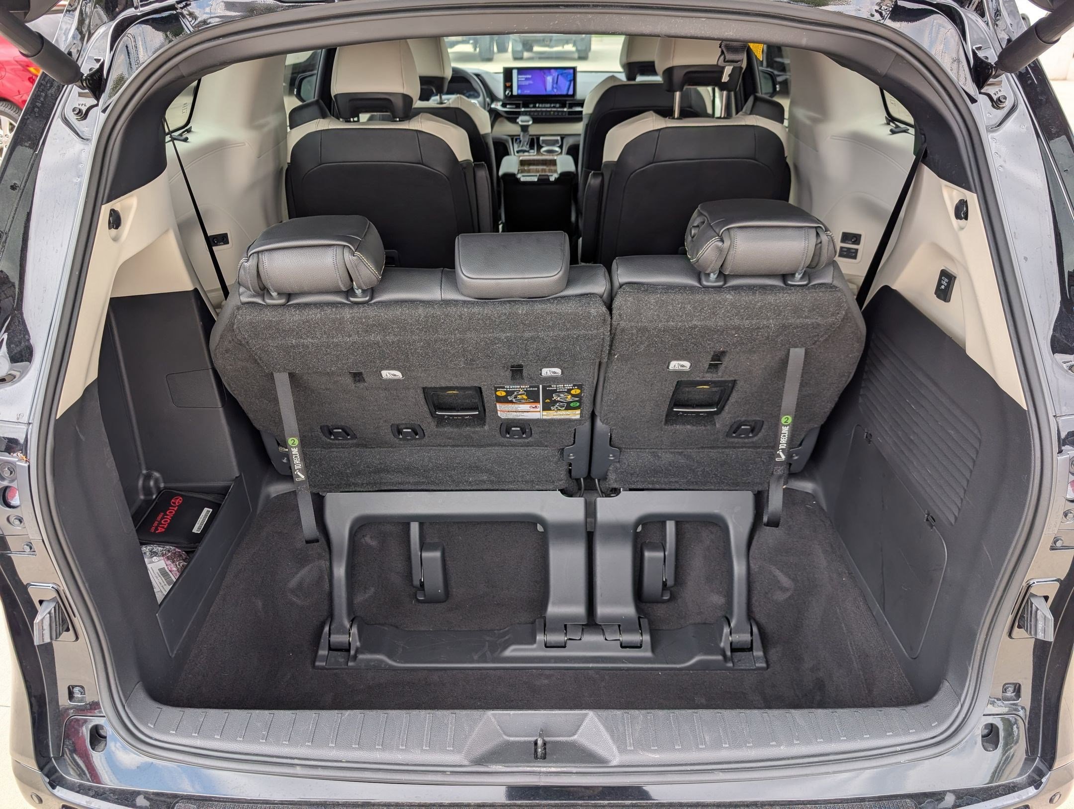 Used 2025 Toyota Sienna Limited AWD/4WD image 33