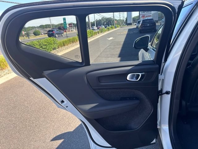 Used 2025 Volvo XC40 B5 Core AWD/4WD image 16
