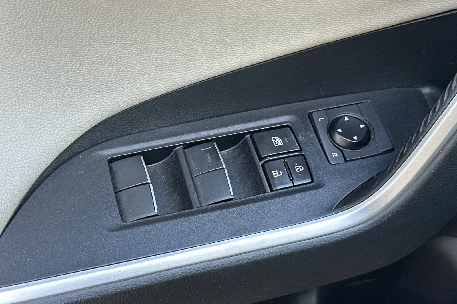Used 2021 Toyota RAV4 Limited w/ Carpet Mat Package (TMS) AWD/4WD image 14