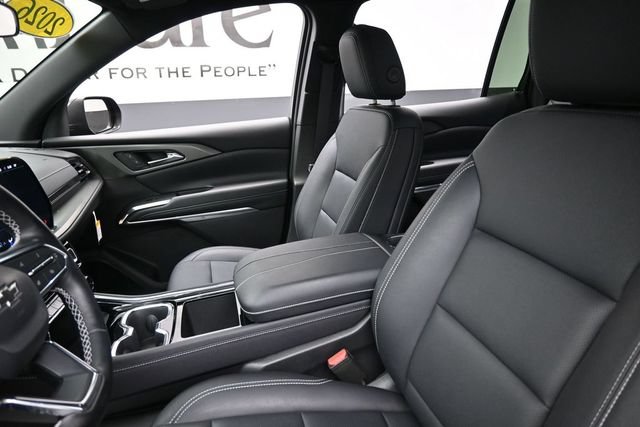 Used 2026 Chevrolet Traverse LT w/ Midnight/Sport Edition FWD image 17
