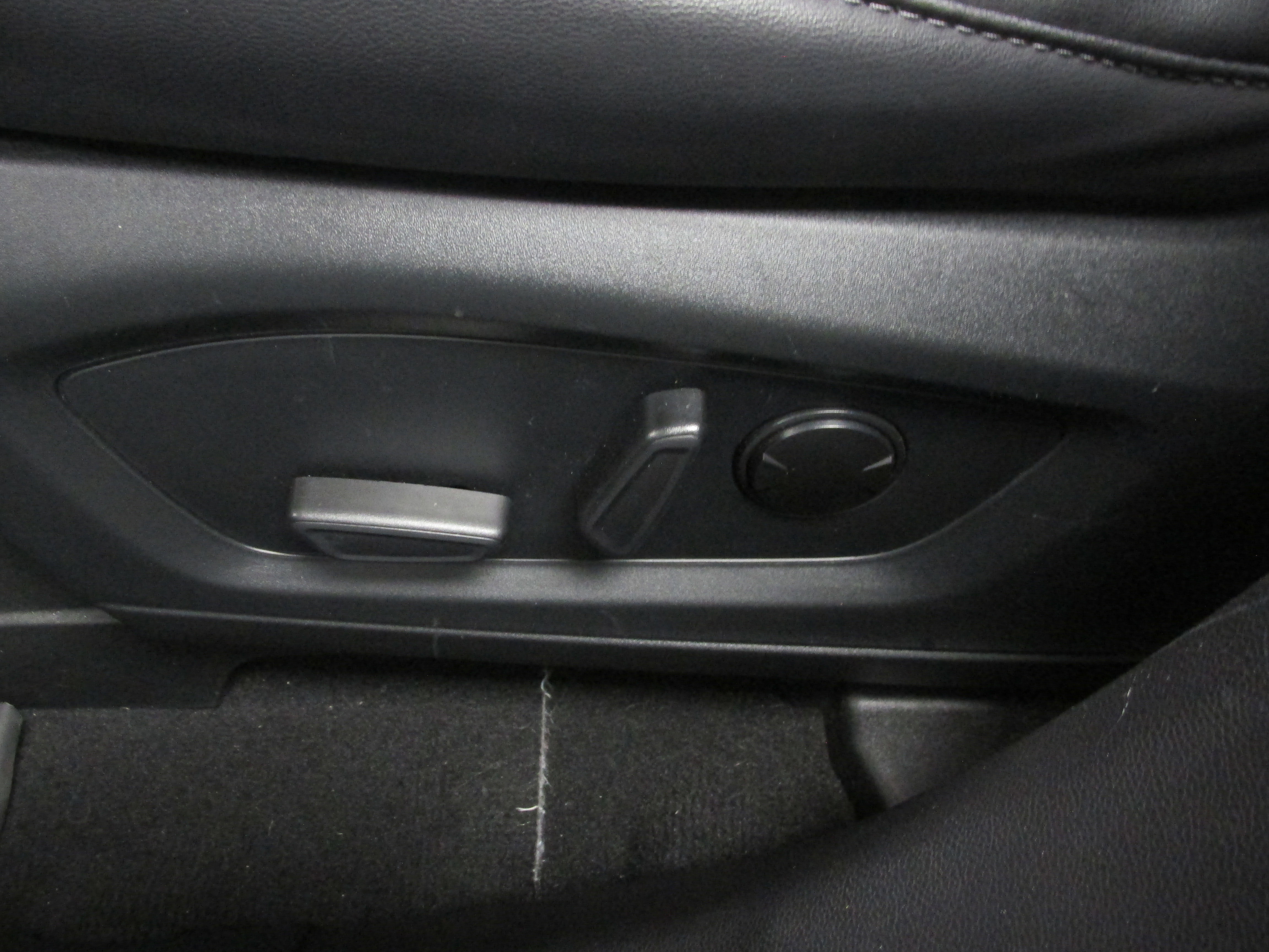 Used 2022 Ford Explorer XLT w/ Equipment Group 202A image 32