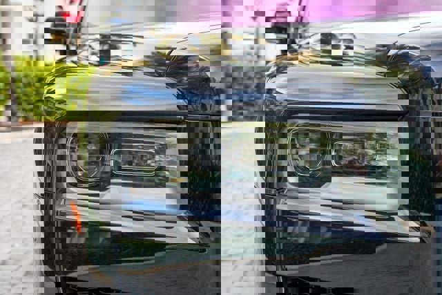 Used 2020 Rolls-Royce Cullinan Black Badge image 38