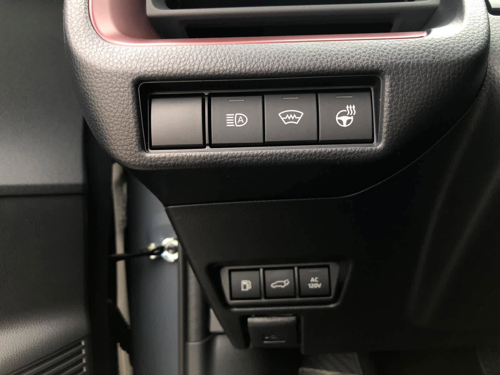 New 2025 Toyota Prius Plug-In Hybrid FWD image 10