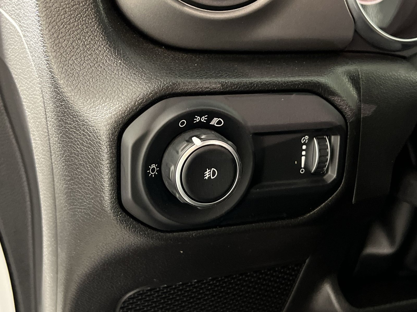 Used 2023 Jeep Wrangler Sport AWD/4WD image 30