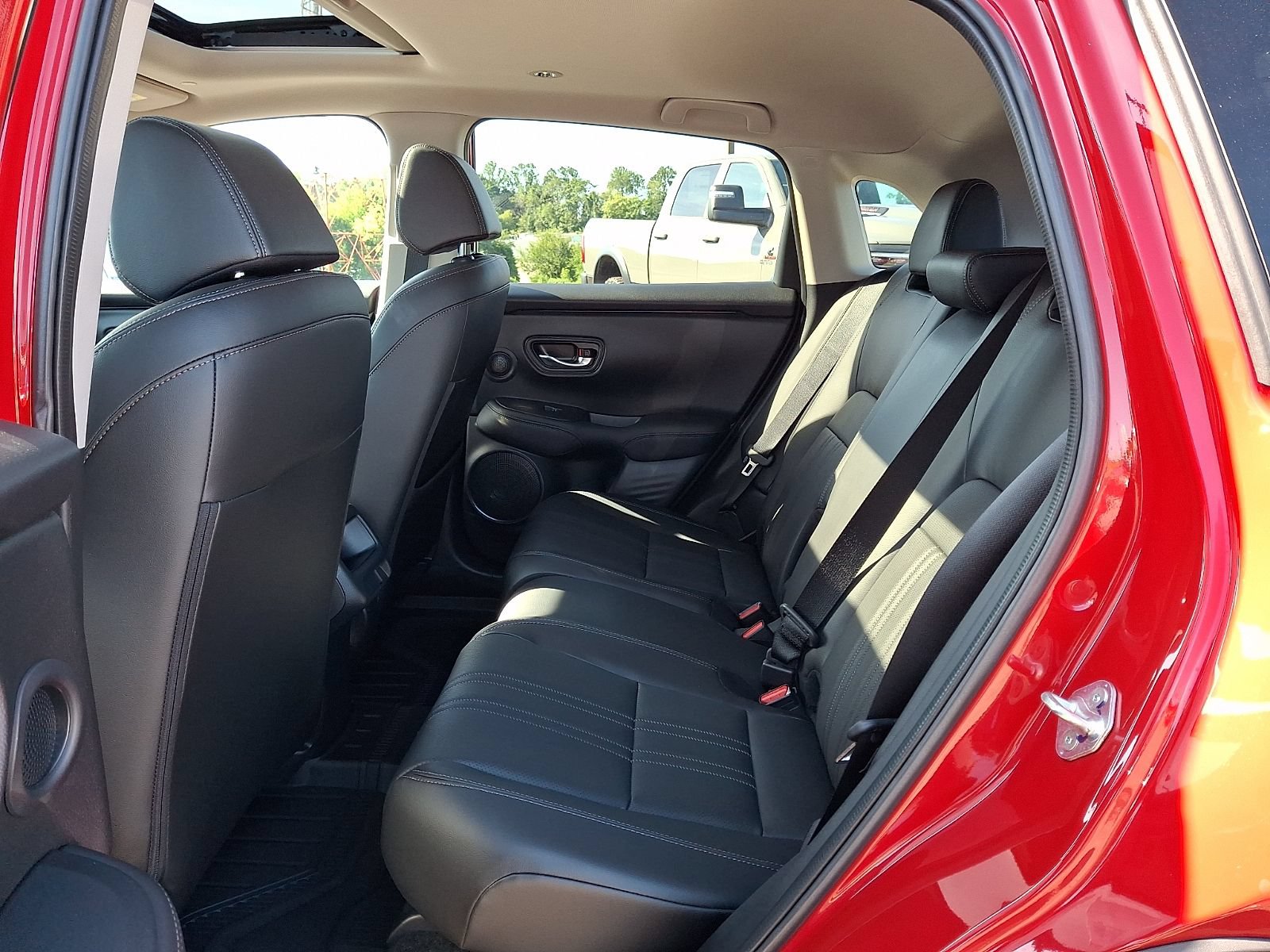 Used 2025 Honda HR-V EX-L image 11