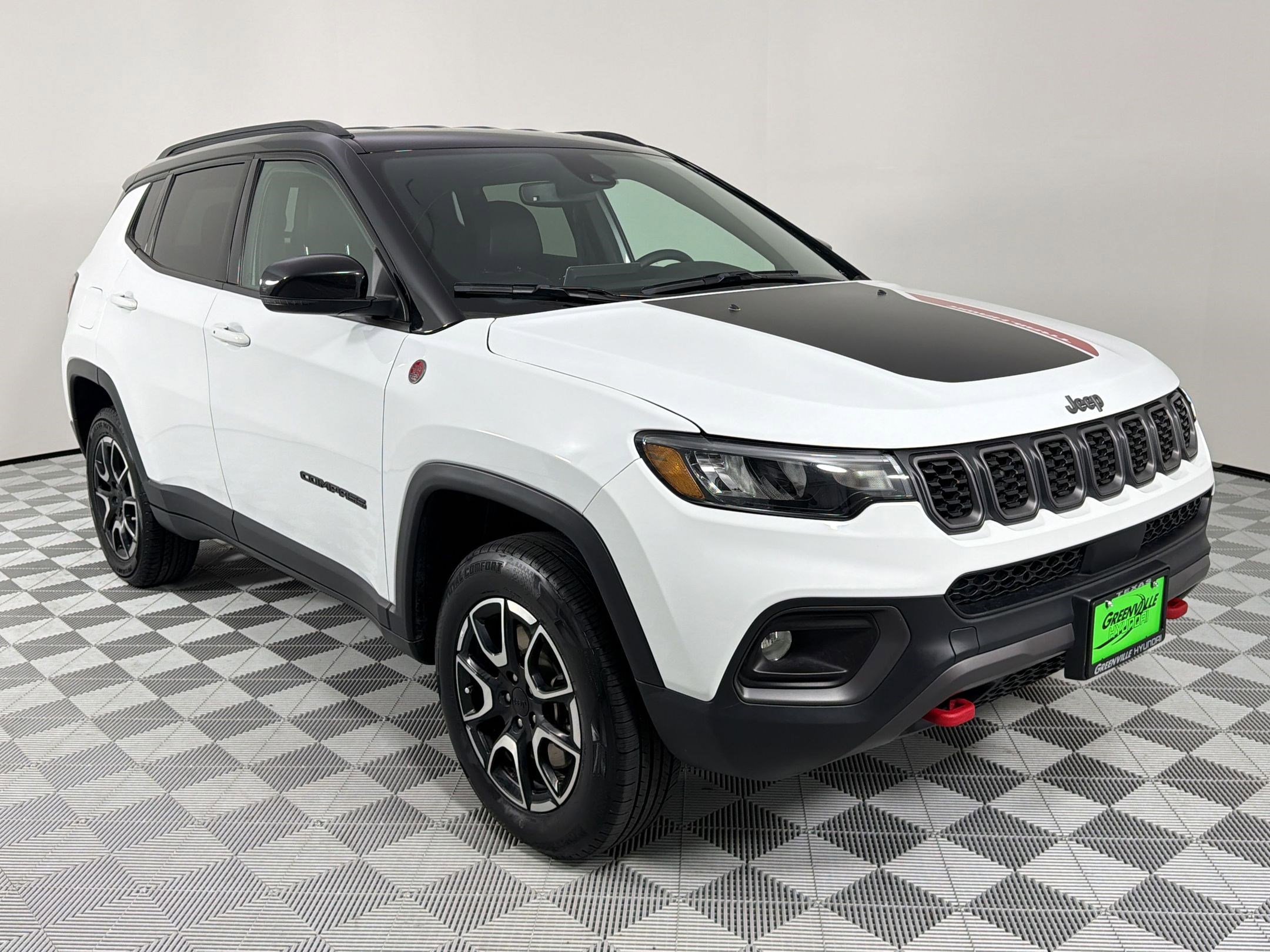 Used 2024 Jeep Compass Trailhawk image 7