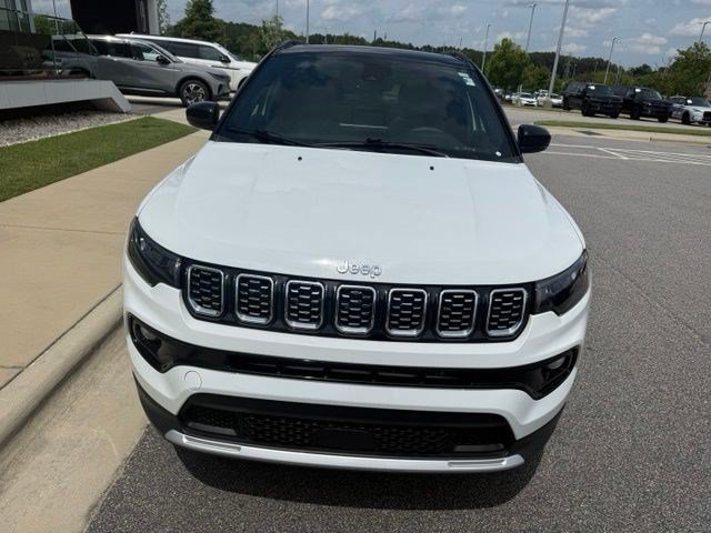 Used 2025 Jeep Compass Limited w/ Sun & Sound Group AWD/4WD image 3