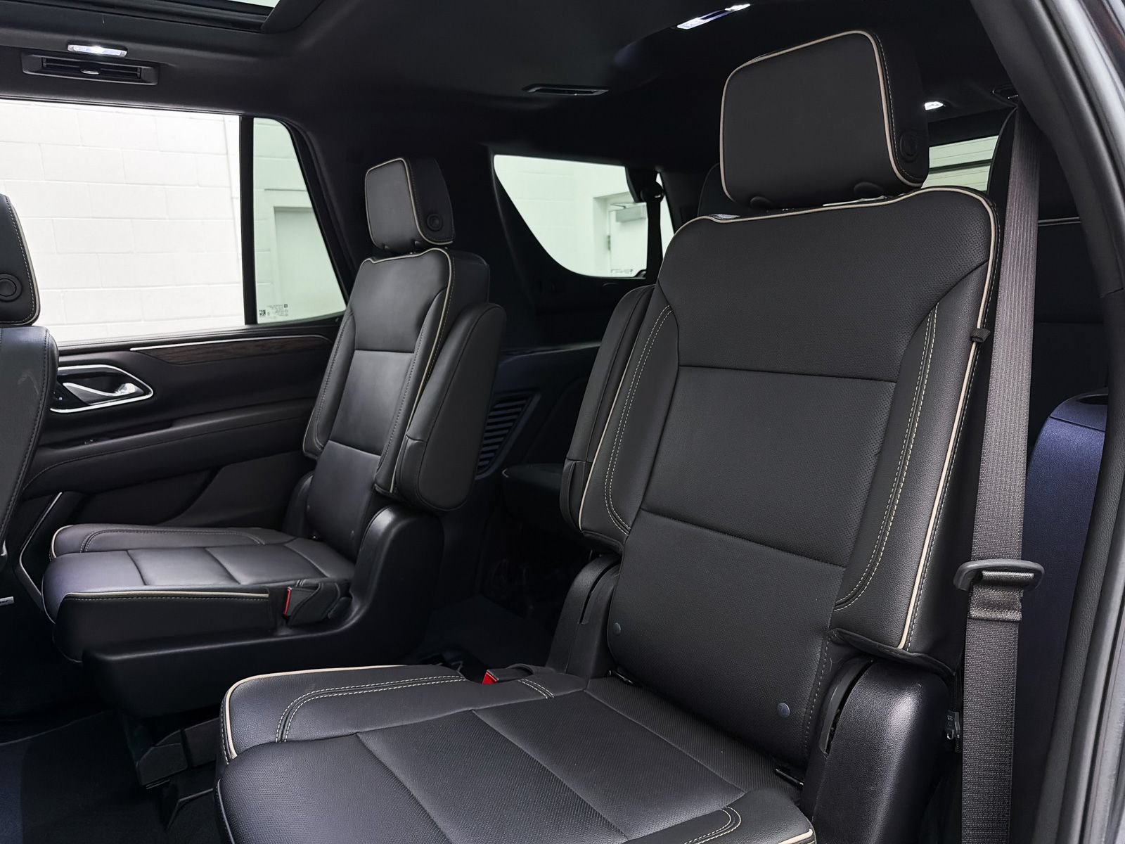 Used 2024 Chevrolet Tahoe Premier AWD/4WD image 25