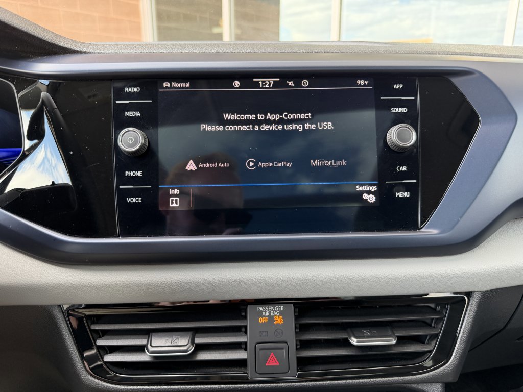 Used 2022 Volkswagen Taos SE w/ Panoramic Sunroof Package image 22