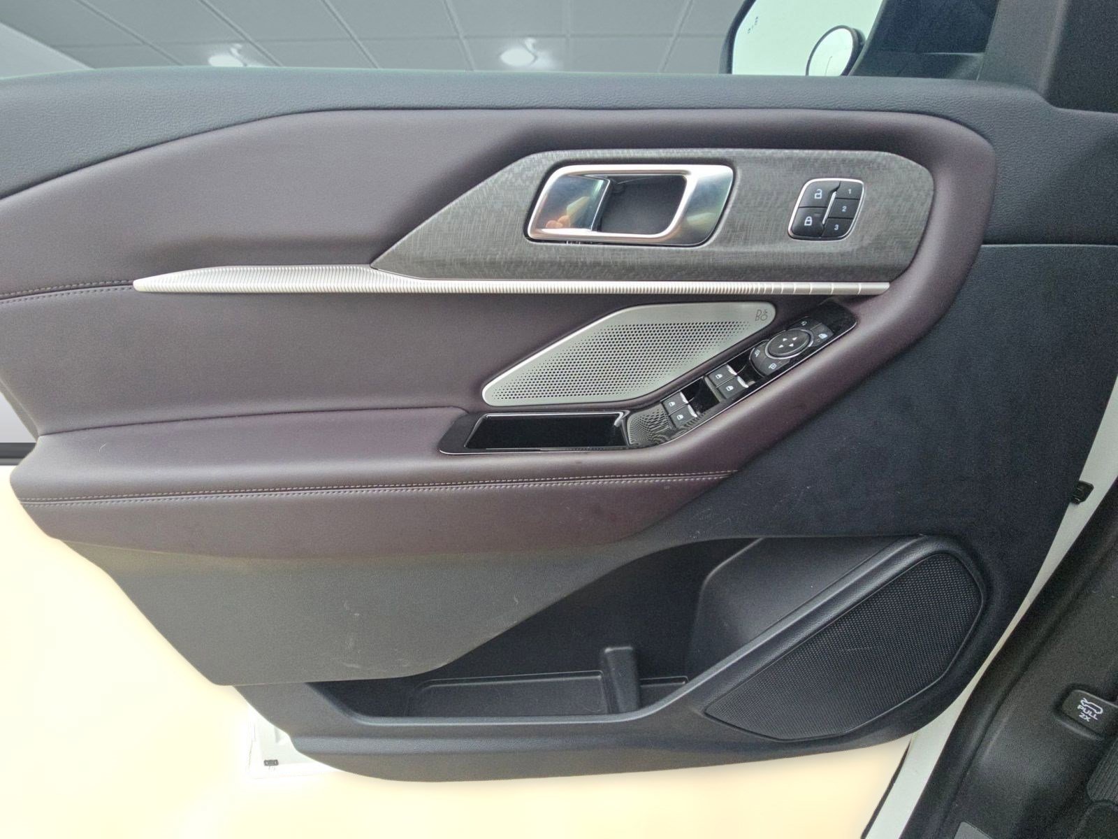 Used 2025 Ford Explorer Platinum image 10