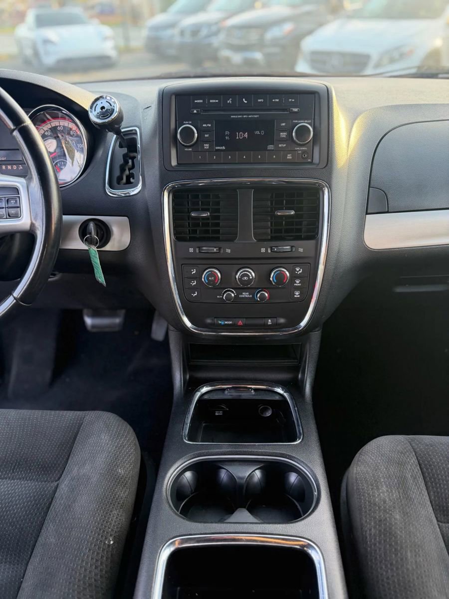 Used 2015 Dodge Grand Caravan SXT w/ Blacktop Package image 28