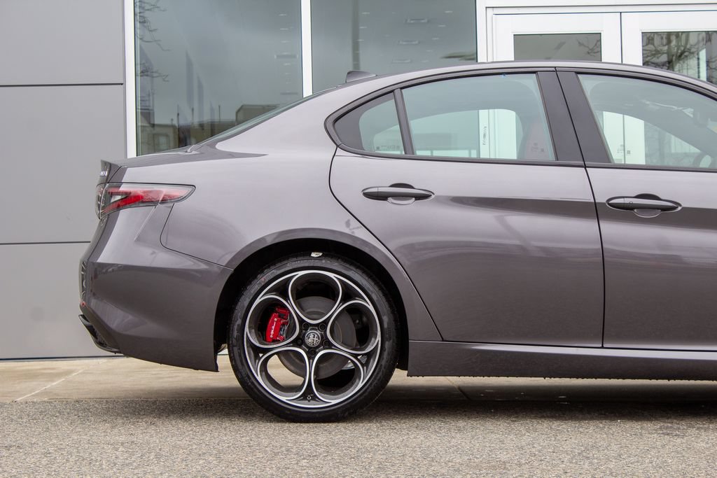 New 2025 Alfa Romeo Giulia AWD w/ Veloce Package AWD image 6