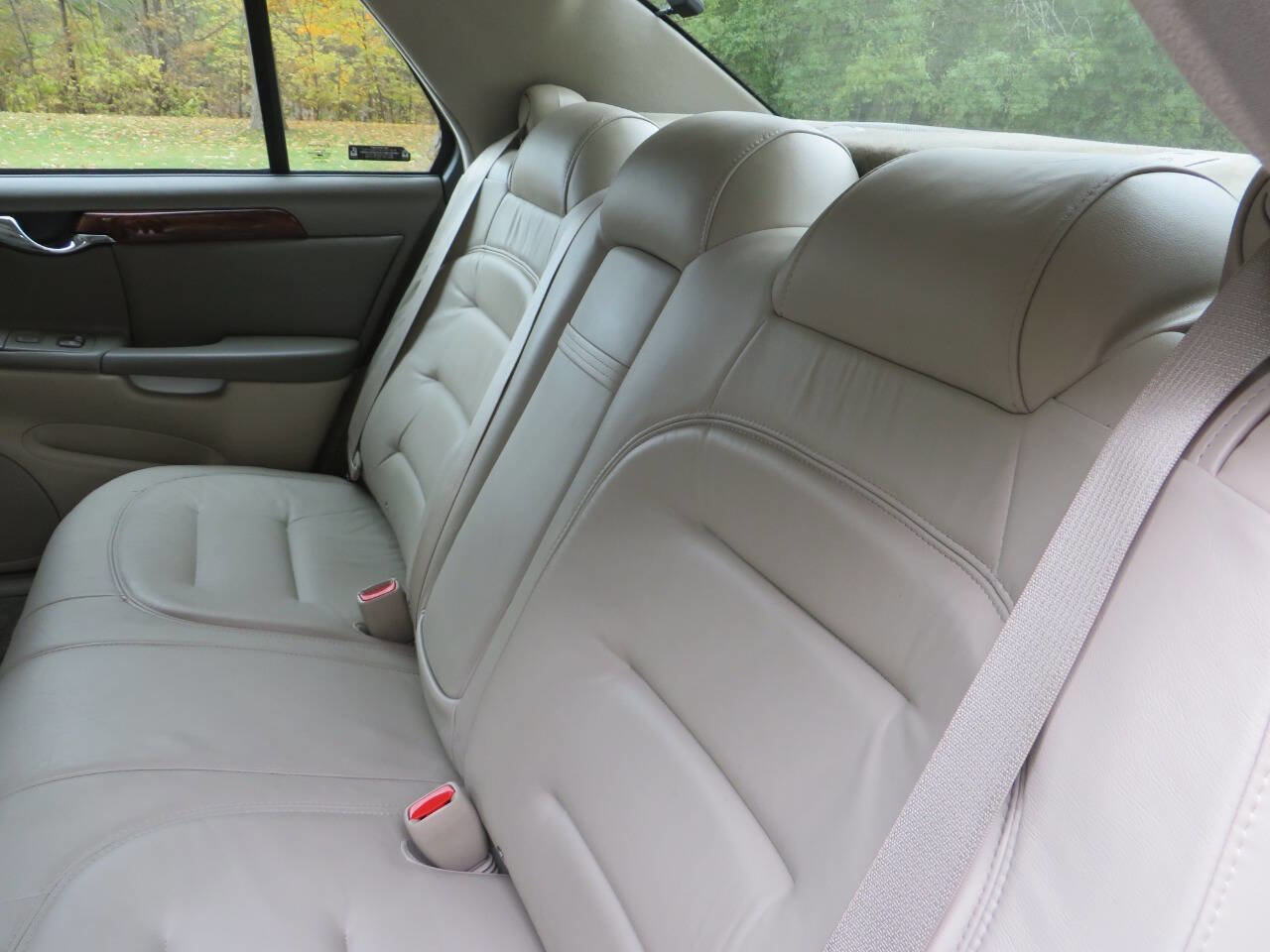 Used 2002 Cadillac De Ville w/ Comfort/Convenience Pkg image 12