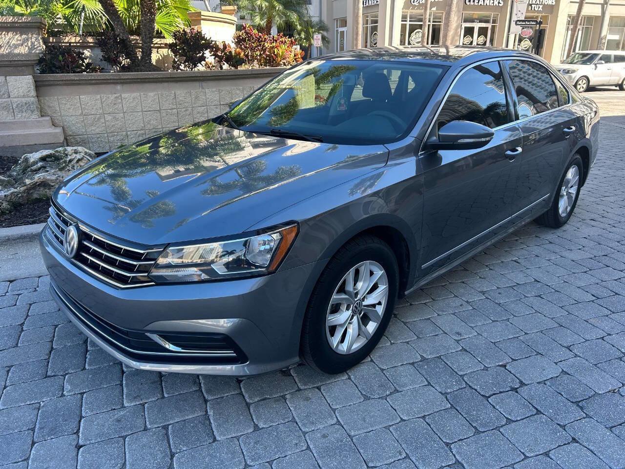 Used 2017 Volkswagen Passat 1.8T S image 4