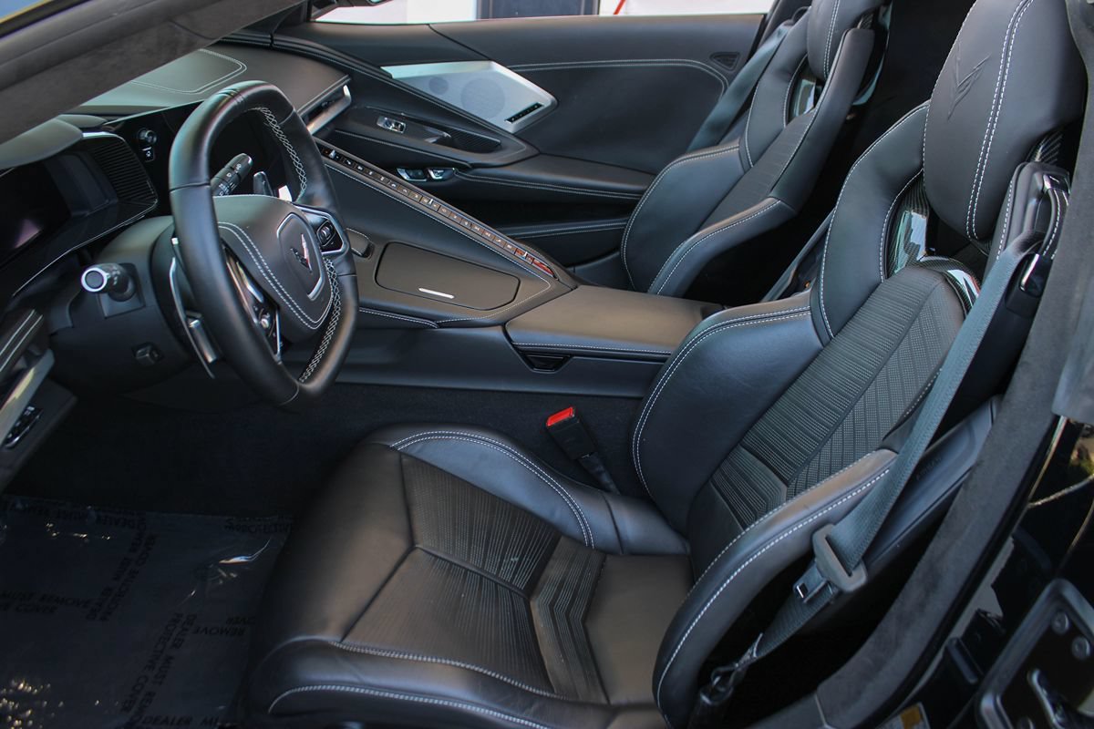 Used 2021 Chevrolet Corvette Stingray Premium Cpe w/ Z51 Performance Package RWD image 19