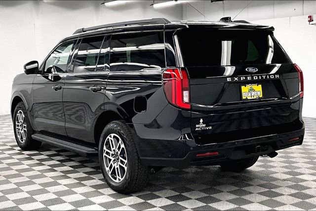 Used 2025 Ford Expedition Active image 3