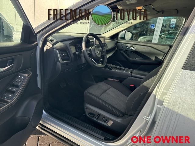 Used 2024 Nissan Rogue SV image 6