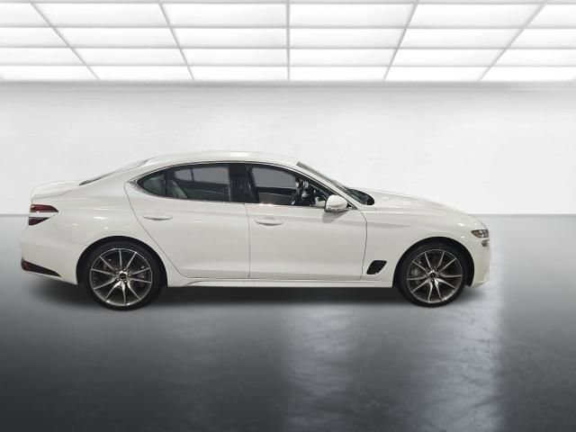 Used 2025 Genesis G70 2.5T image 3