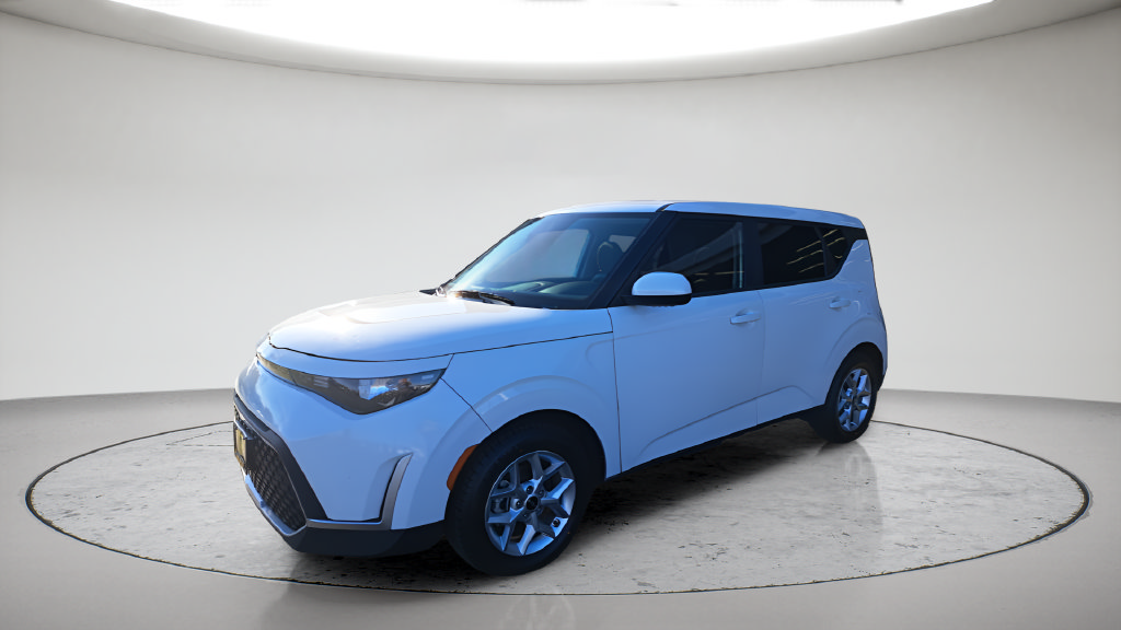 Used 2023 Kia Soul LX w/ LX Technology Package FWD image 1