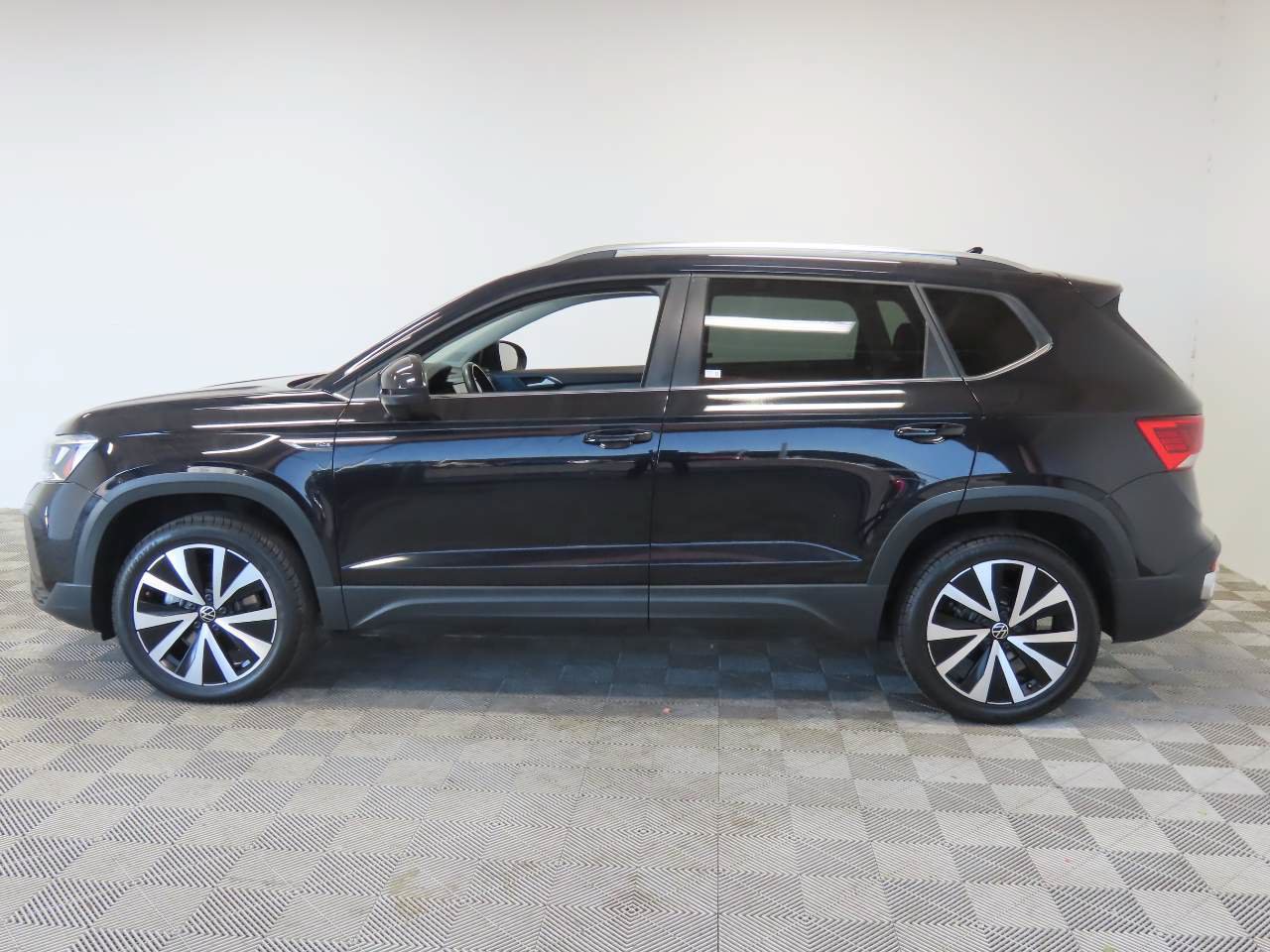 Used 2024 Volkswagen Taos SE FWD image 5