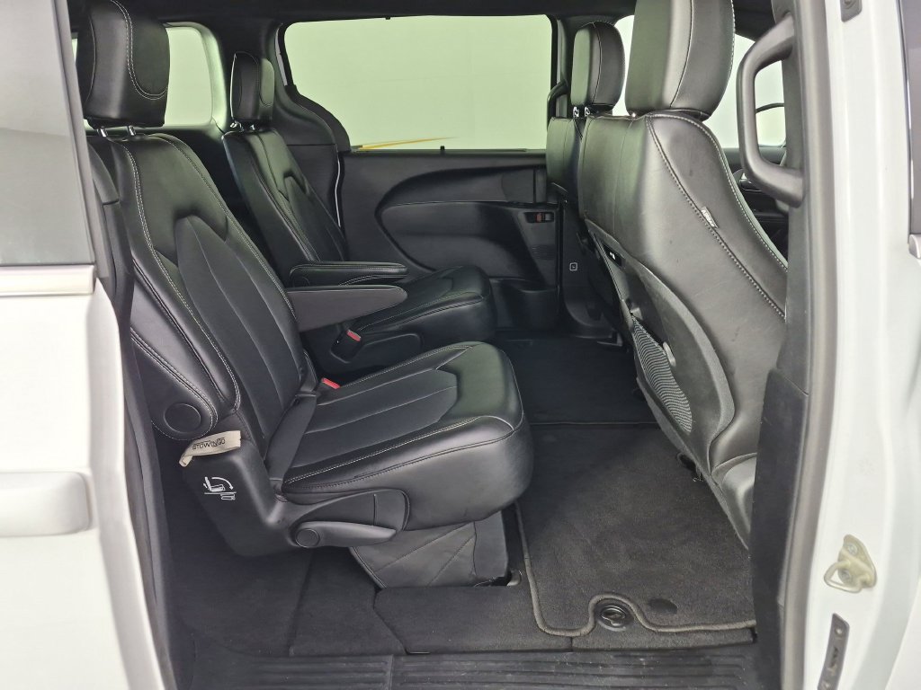 Used 2025 Chrysler Pacifica Select FWD image 32