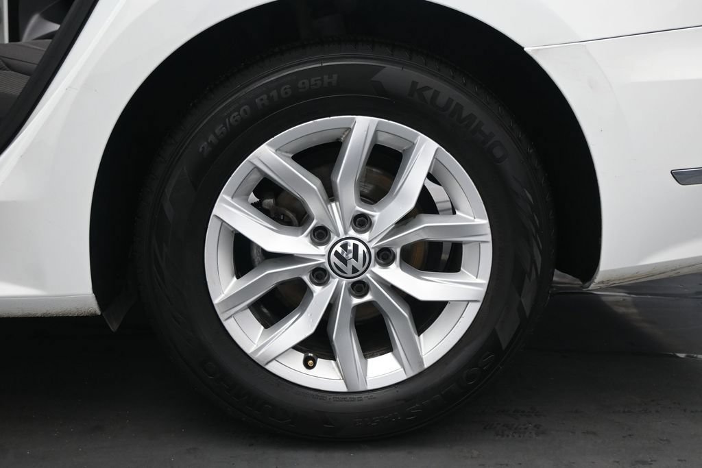 Used 2017 Volkswagen Passat 1.8T S FWD image 22