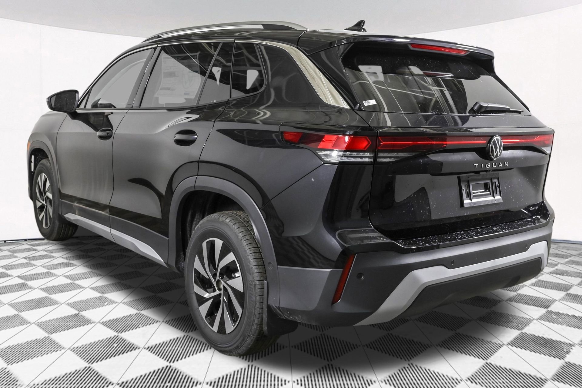 New 2026 Volkswagen Tiguan S AWD/4WD image 15