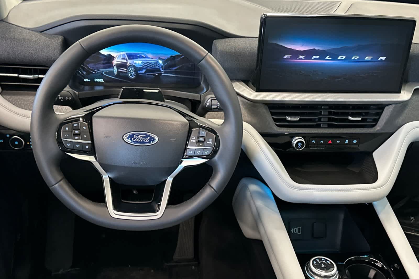 New 2026 Ford Explorer Platinum w/ LUX Leather Package AWD/4WD image 15