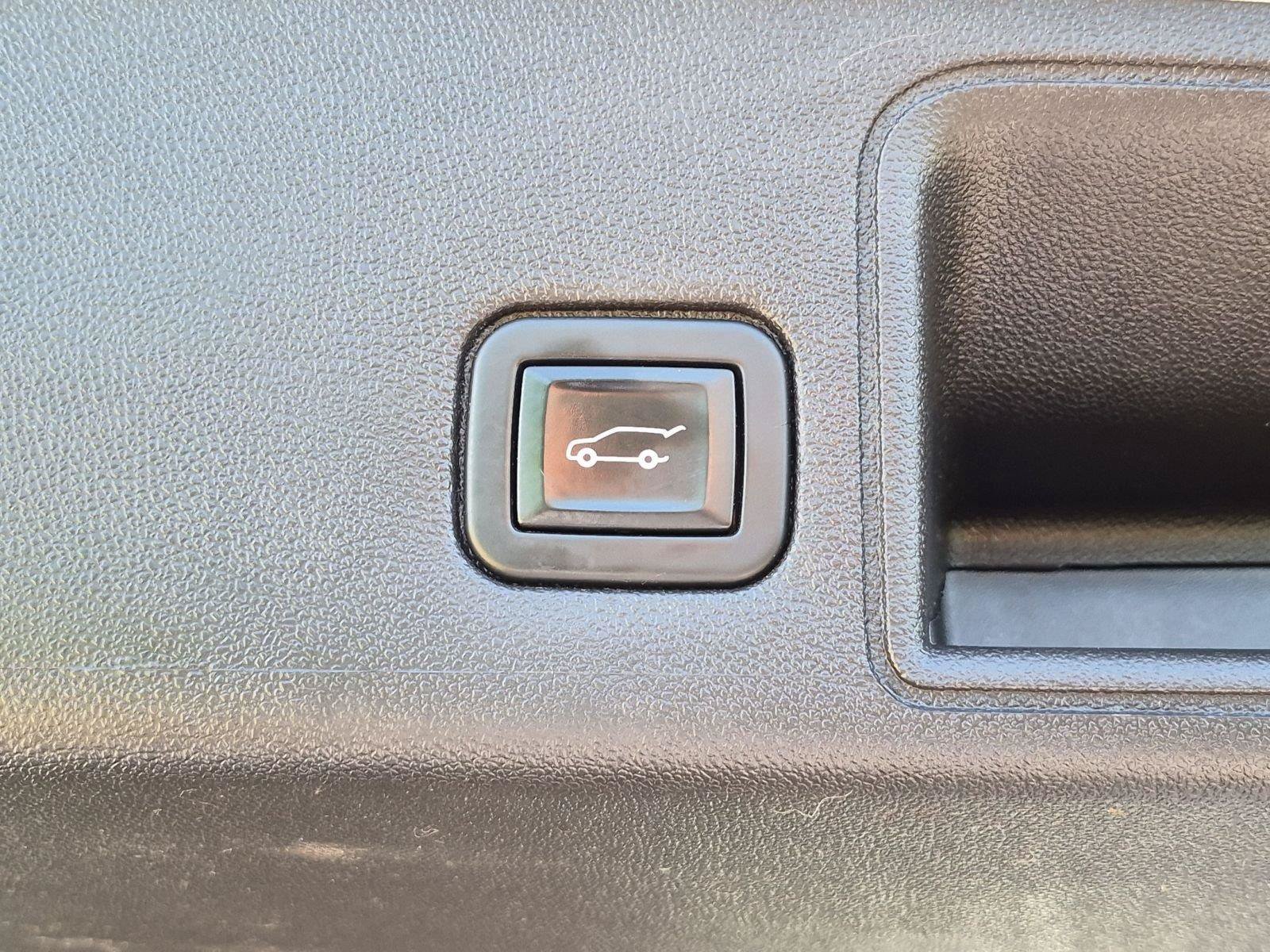 Used 2020 GMC Terrain SLE w/ Driver Convenience Package AWD/4WD image 16