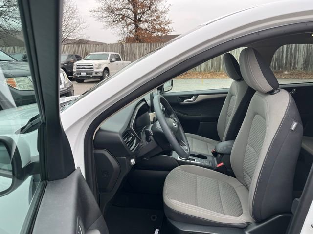 Used 2020 Ford Escape SE image 16