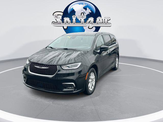 Certified 2024 Chrysler Pacifica Touring-L image 4