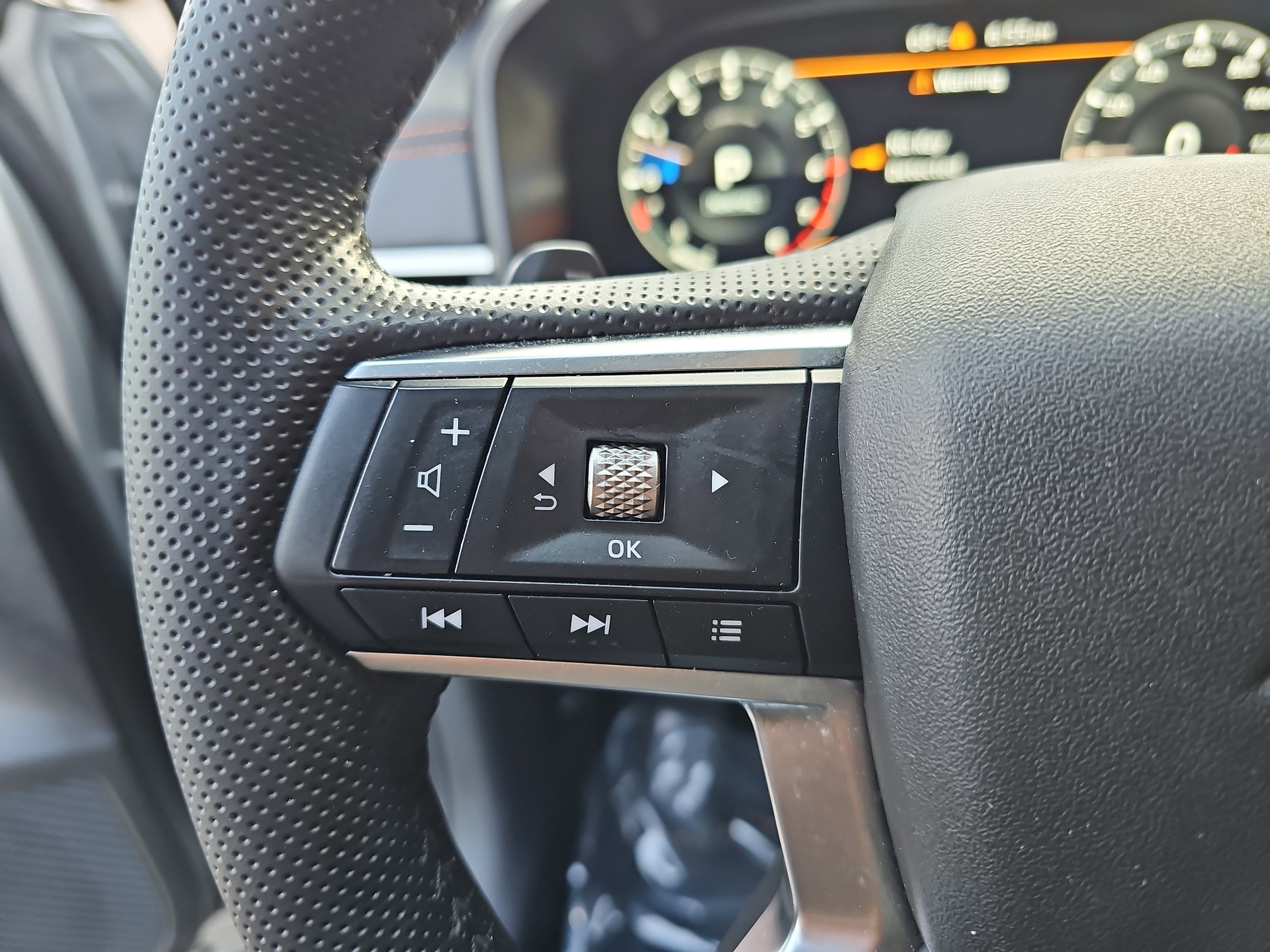 Used 2024 Mitsubishi Outlander SEL AWD/4WD image 17