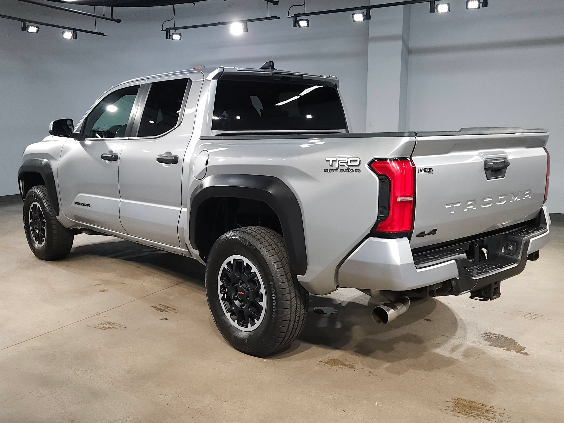 Used 2024 Toyota Tacoma TRD Off-Road AWD/4WD image 5