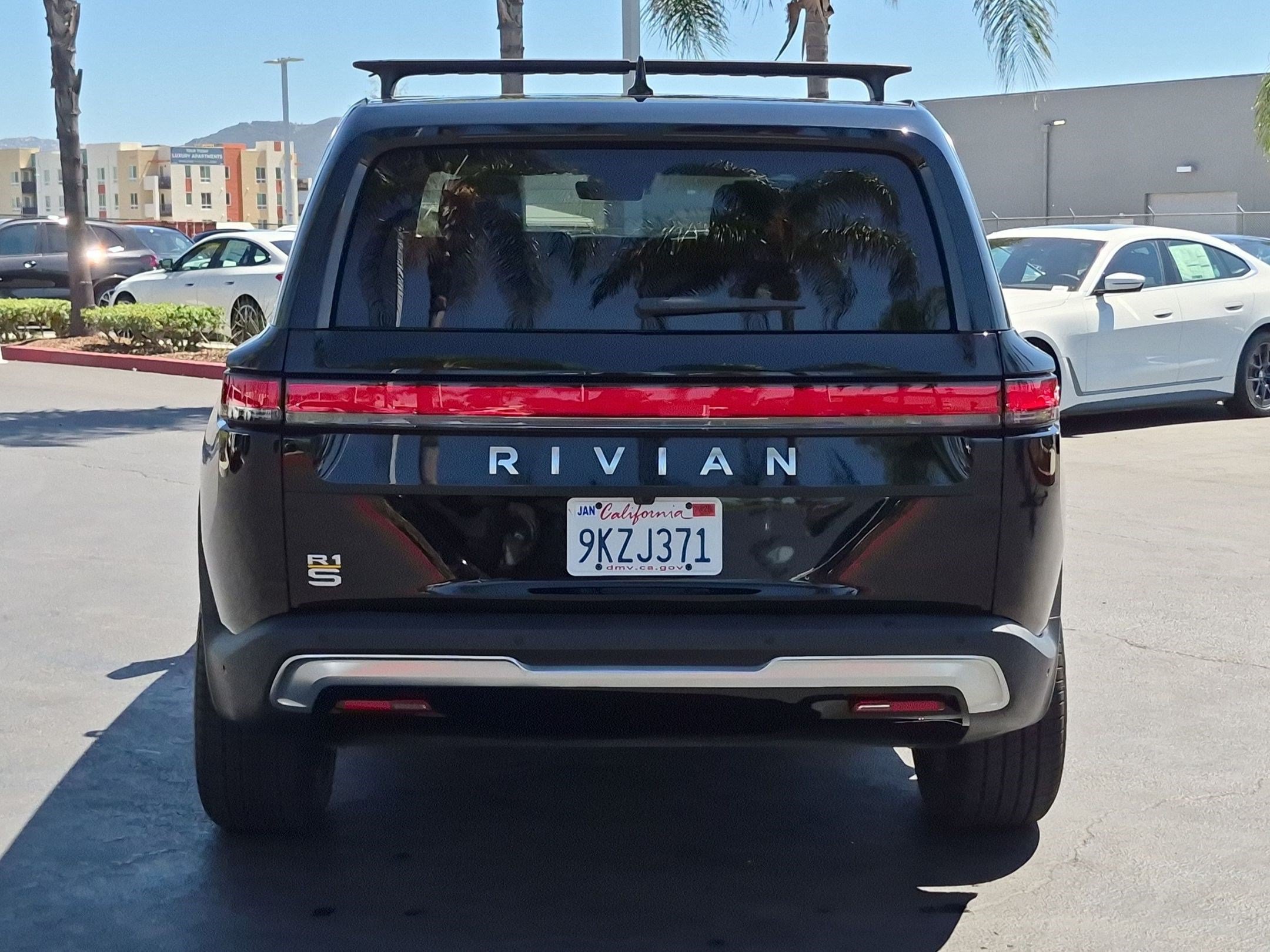 Used 2023 Rivian R1S Adventure AWD/4WD image 9