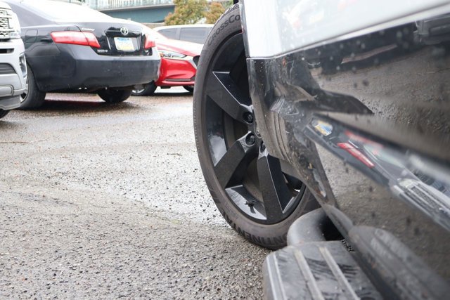 Used 2025 Land Rover Defender 110 X-Dynamic SE image 10