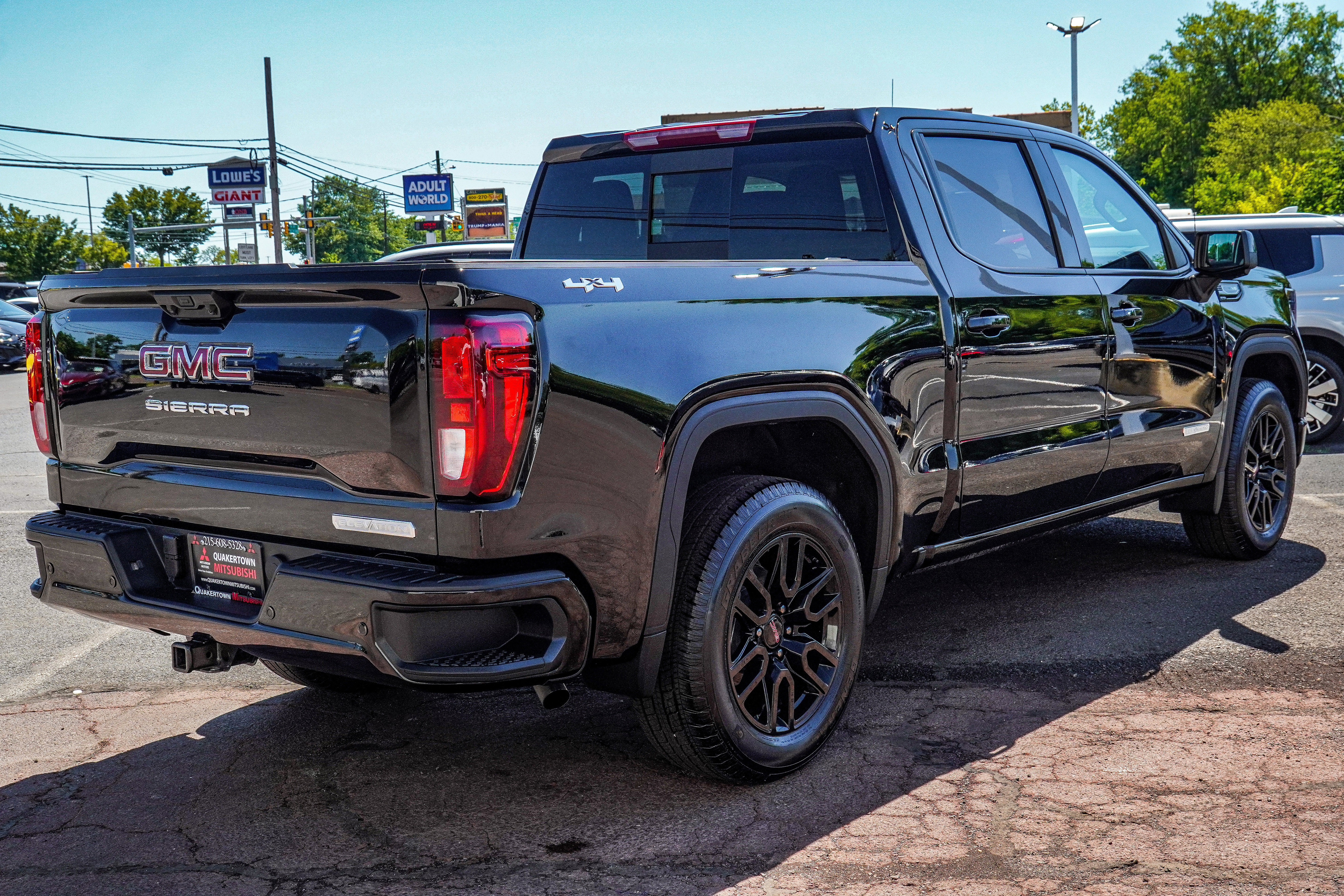 Used 2025 GMC Sierra 1500 Elevation w/ Elevation Premium Package image 5