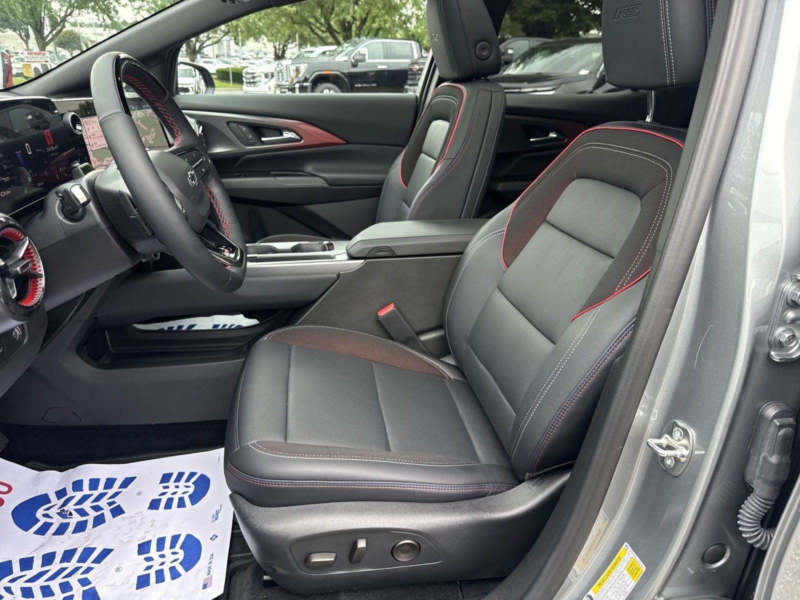 Used 2025 Chevrolet Equinox EV RS w/ Active Safety Package 3 AWD/4WD image 12