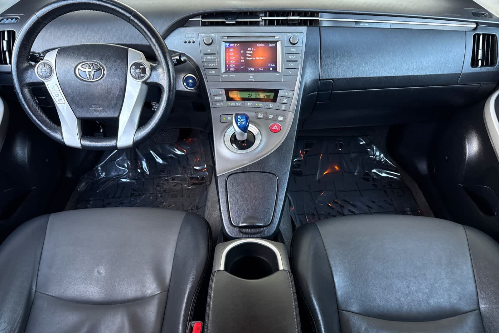 Used 2015 Toyota Prius Five FWD image 3