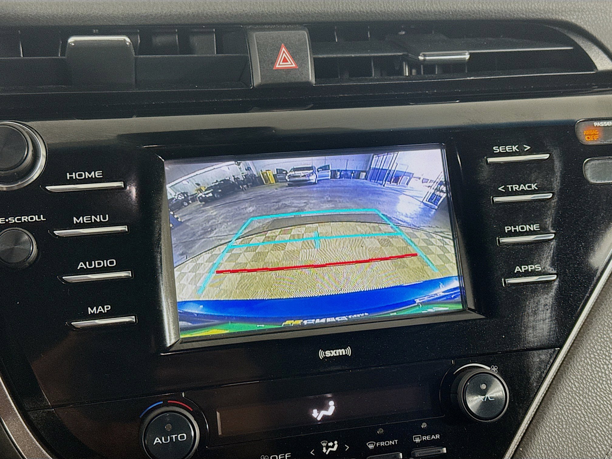 Used 2020 Toyota Camry SE w/ Carpet Mat Package image 19