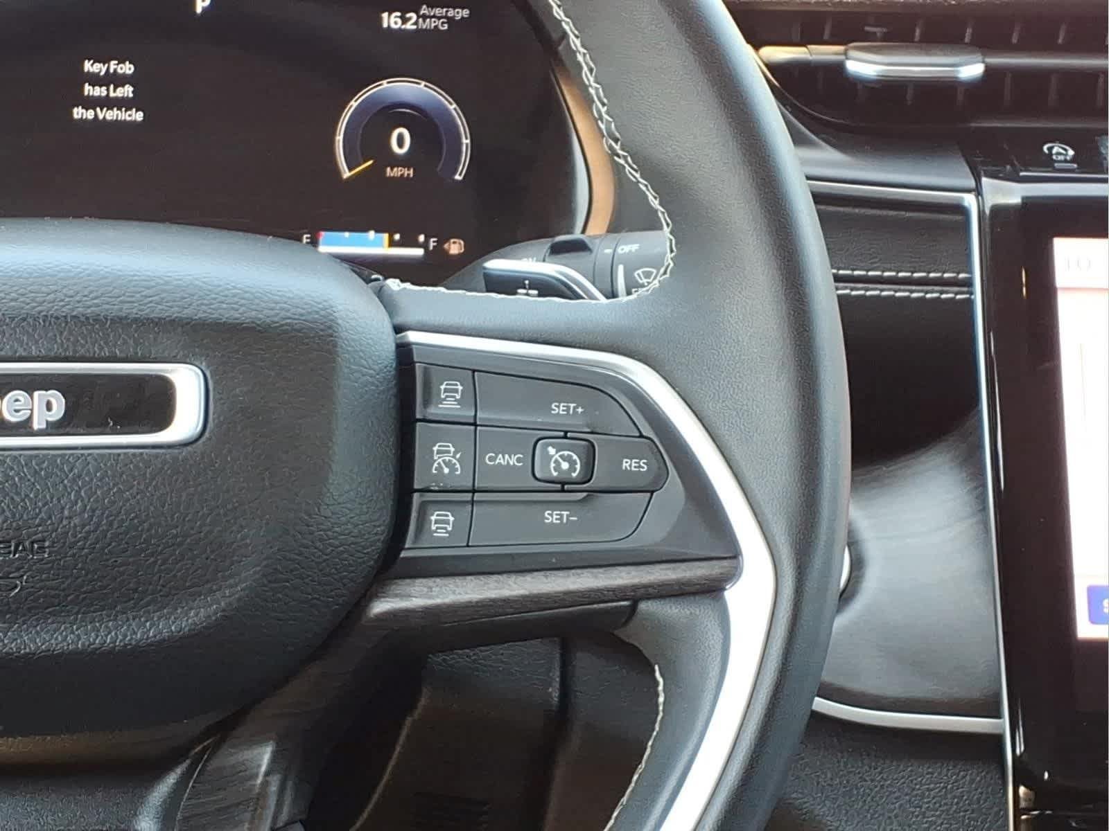 Used 2023 Jeep Grand Cherokee L Limited AWD/4WD image 22