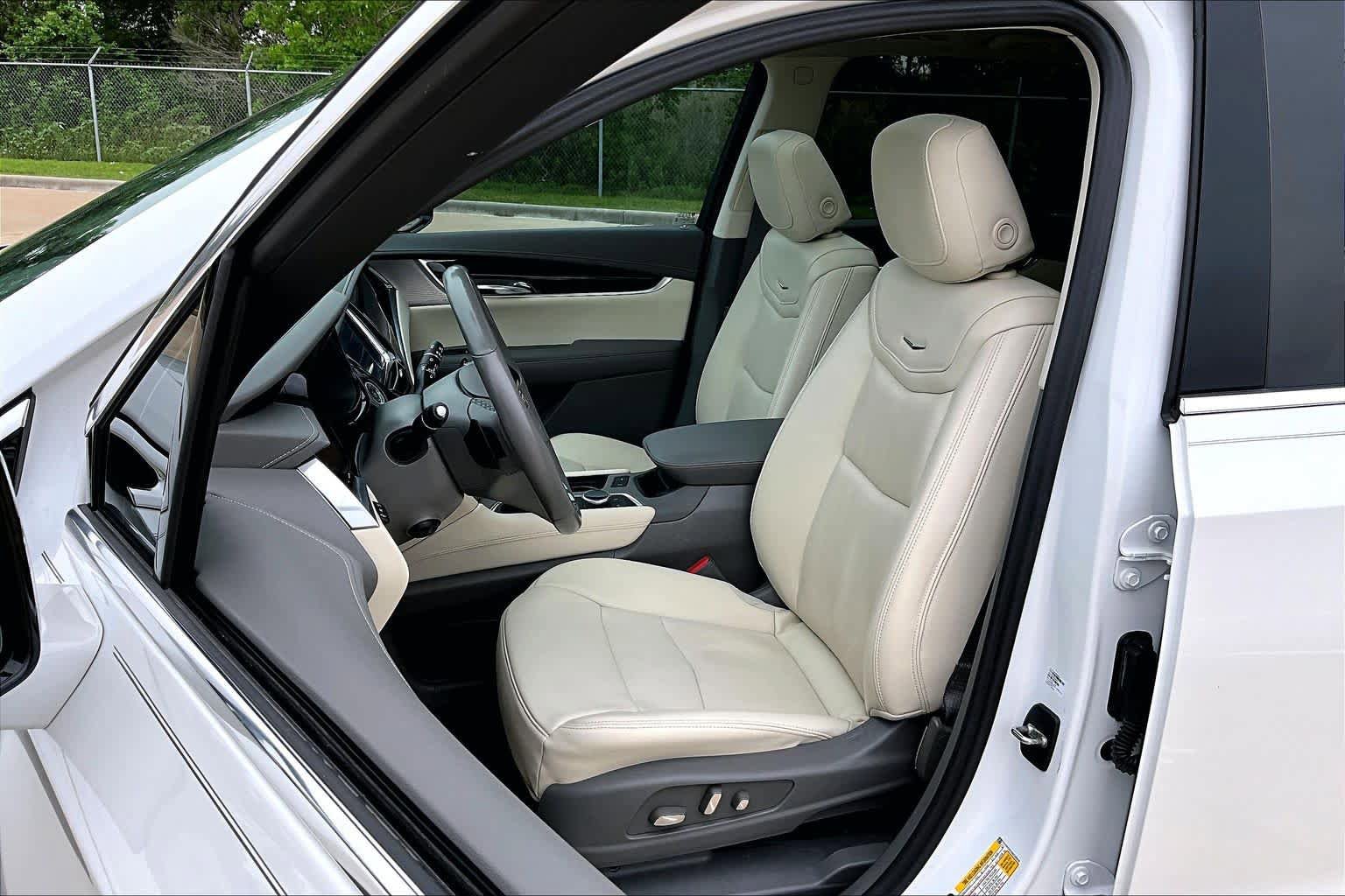 Used 2022 Cadillac XT6 Premium Luxury w/ Technology Package FWD image 8