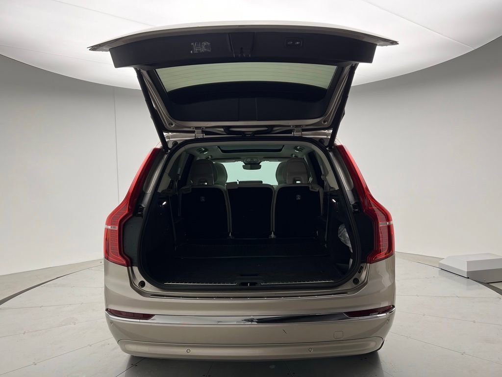 Used 2023 Volvo XC90 B6 Plus w/ Protection Package image 5