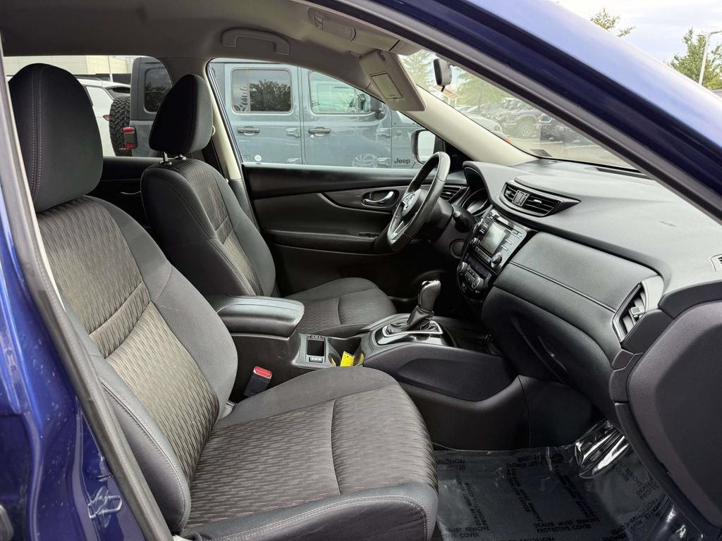 Used 2017 Nissan Rogue SV AWD/4WD image 14